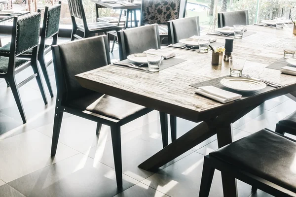 Empty chairs and tables in restaurant — Stock Photo, Image