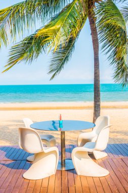 Masa ve sandalyeler açık Manzaralı