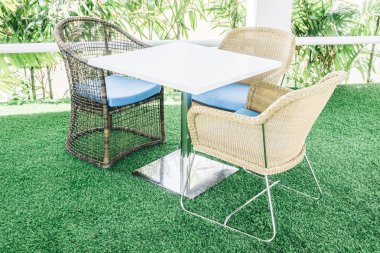 Restoranda boş sandalye ve masa