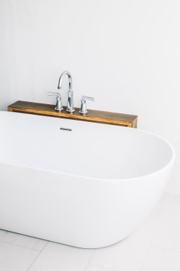 Güzel lüks beyaz küvet dekorasyon