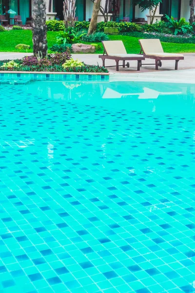 Bella piscina di lusso — Foto Stock