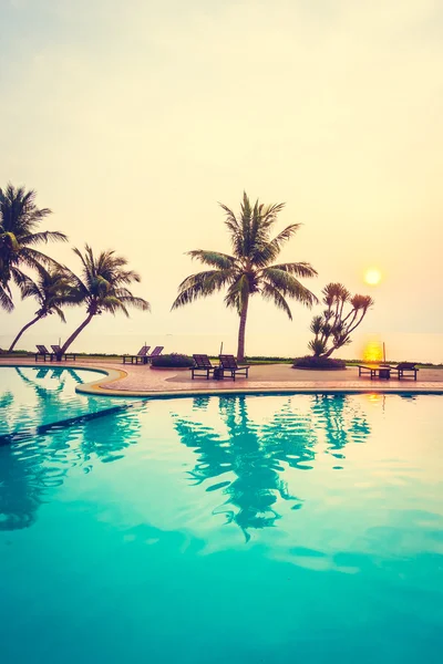 Silhouettes of coconut palm trees — Stock Photo, Image