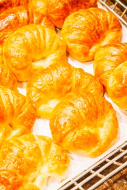 Kahvaltıda ekmek büfesi