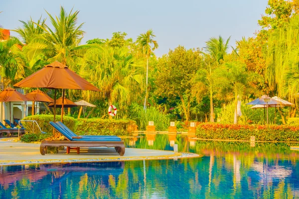 Piscina nel resort dell'hotel — Foto Stock