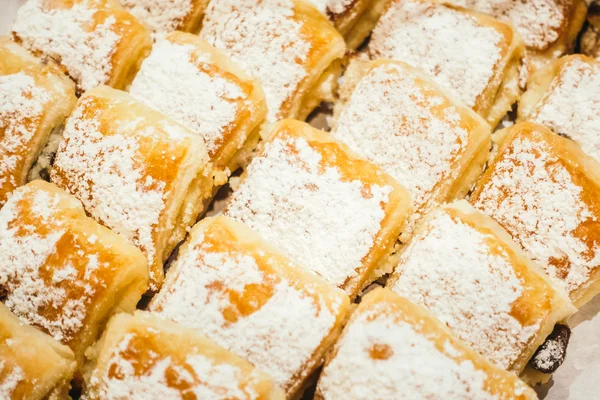 Kahvaltıda ekmek büfesi