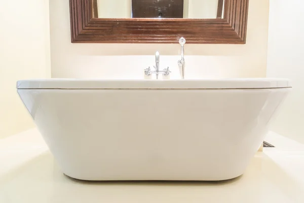 美丽的豪华浴缸 — 图库照片