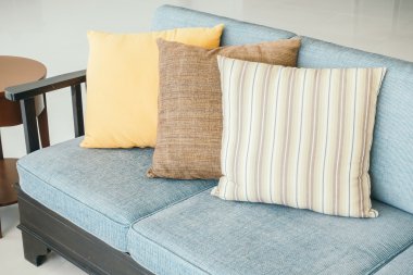 Güzel lüks yastıklar Divan