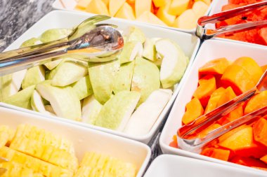 Kahvaltıda meyve büfesi