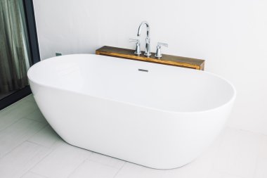 Güzel lüks beyaz küvet dekorasyon