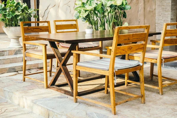 Lege tafel en stoel — Stockfoto