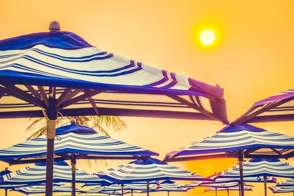 Piscina al aire libre en el complejo hotelero —  Fotos de Stock