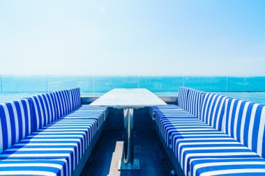 Güzel deniz ile açık güverte