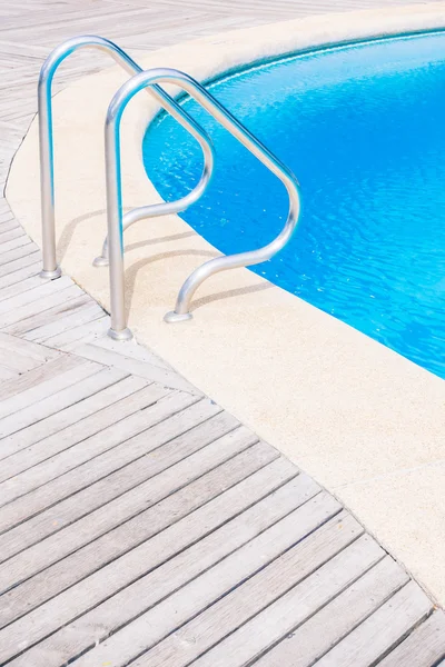 豪華な屋外スイミング プール — ストック写真