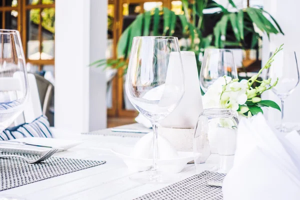 レストランのテーブル設定の装飾 — ストック写真