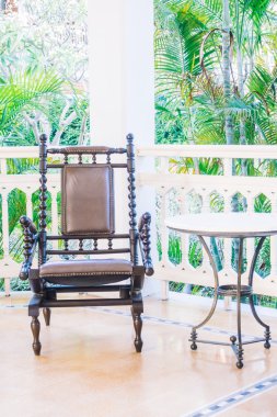 oturma odasında kanepede yastık