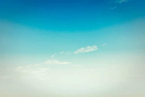 Nuvola vintage su sfondo cielo blu — Foto Stock