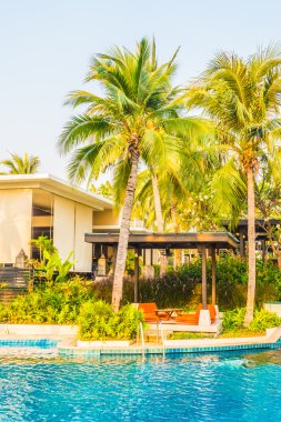 Yüzme Havuzu etrafında sandalye