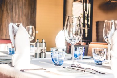 Otel restoranında Tablo ayarı