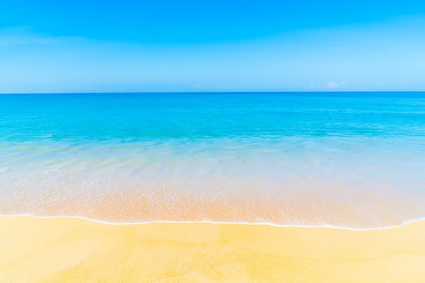 Hermosa playa y mar — Foto de Stock