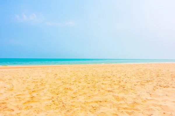 Vakker, tom sand på stranda – stockfoto