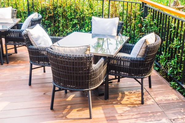 Empty table and chairs — Stock Photo, Image