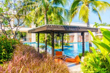 Yüzme Havuzu etrafında sandalye