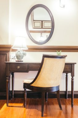 Boş masa ve sandalye