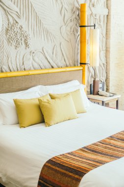 Lüks yatak güzel yastıklar