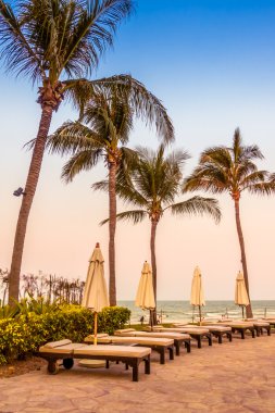 Otel havuzunda yüzme havuzu