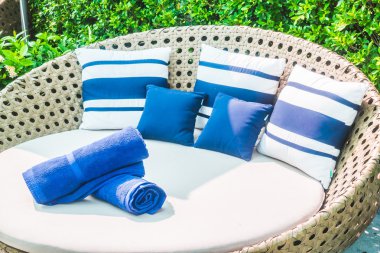 Otel havuzunda yüzme havuzu