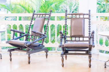 oturma odasında kanepede yastık