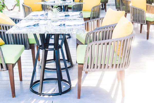 Prázdné stoly a židle pro restaurace — Stock fotografie