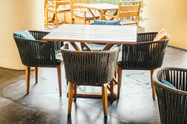 Boş masa ve sandalye