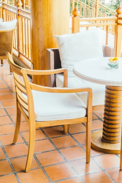 oturma odasında kanepede yastık