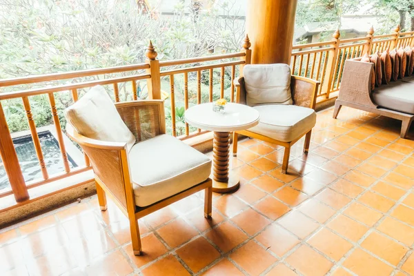 oturma odasında kanepede yastık