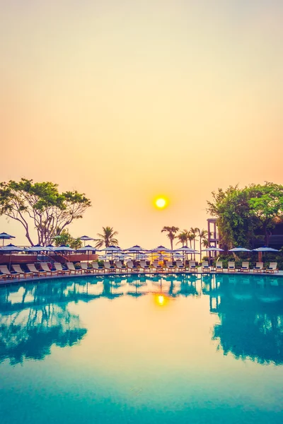 Bella piscina all'aperto di lusso — Foto Stock