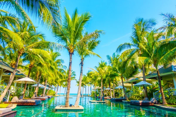 Hermosa piscina de lujo — Foto de Stock