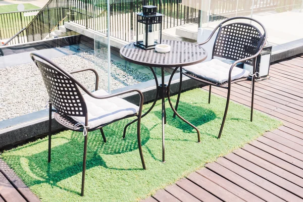 Boş masa ve sandalye