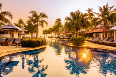 Günbatımı kez Resort'ta yüzme havuzu