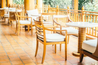 oturma odasında kanepede yastık