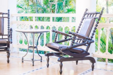 oturma odasında kanepede yastık