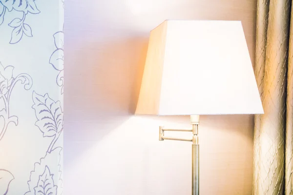 Oturma odasında ışık lamba dekorasyon — Stok fotoğraf