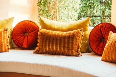 Güzel lüks yastıklar Divan