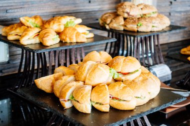 Otel restoranında açık büfe