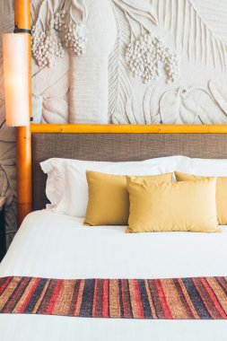 Lüks yatak güzel yastıklar