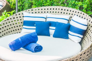 Otel havuzunda yüzme havuzu