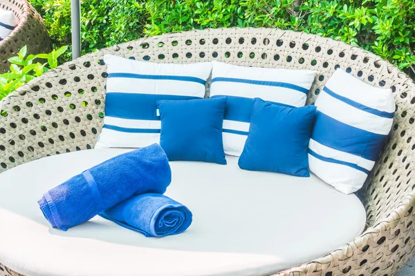 Otel havuzunda yüzme havuzu