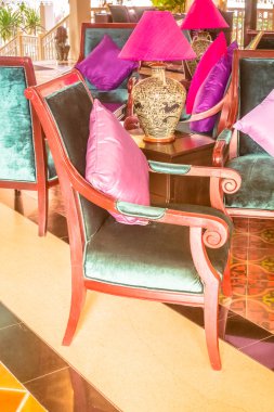 Boş masa ve sandalye