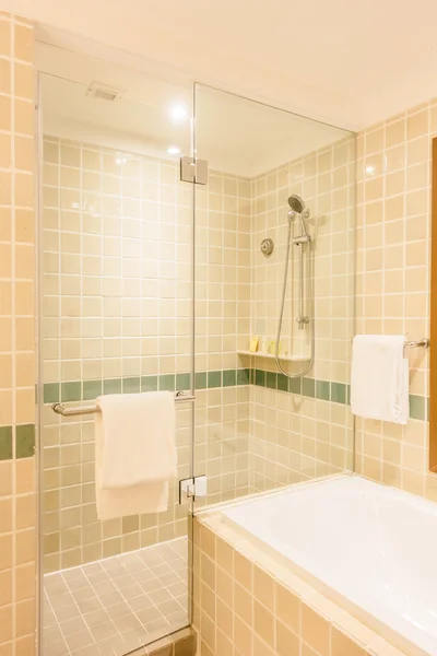 Duschkabine im Badezimmer — Stockfoto