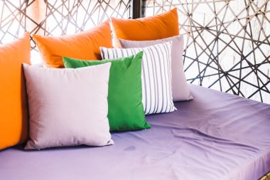 Güzel lüks yastıklar Divan
